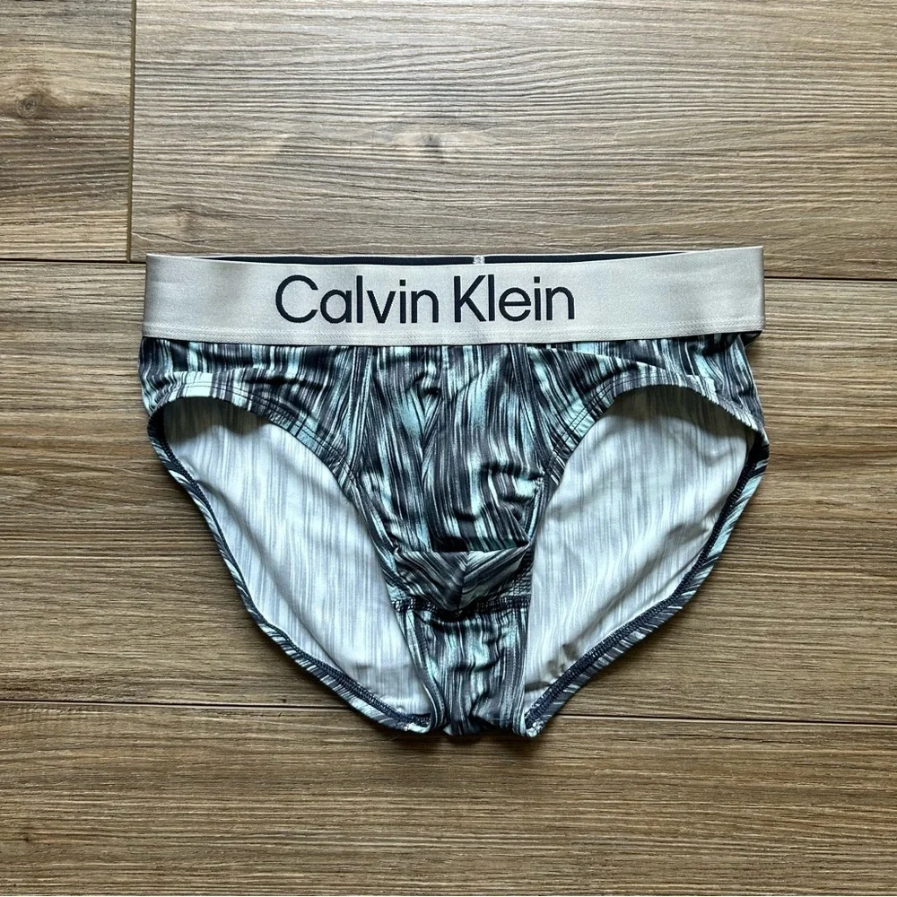 Calvin Klein | Brushed Microfiber Stretch Hip Brief in Downpour Print (Medium)